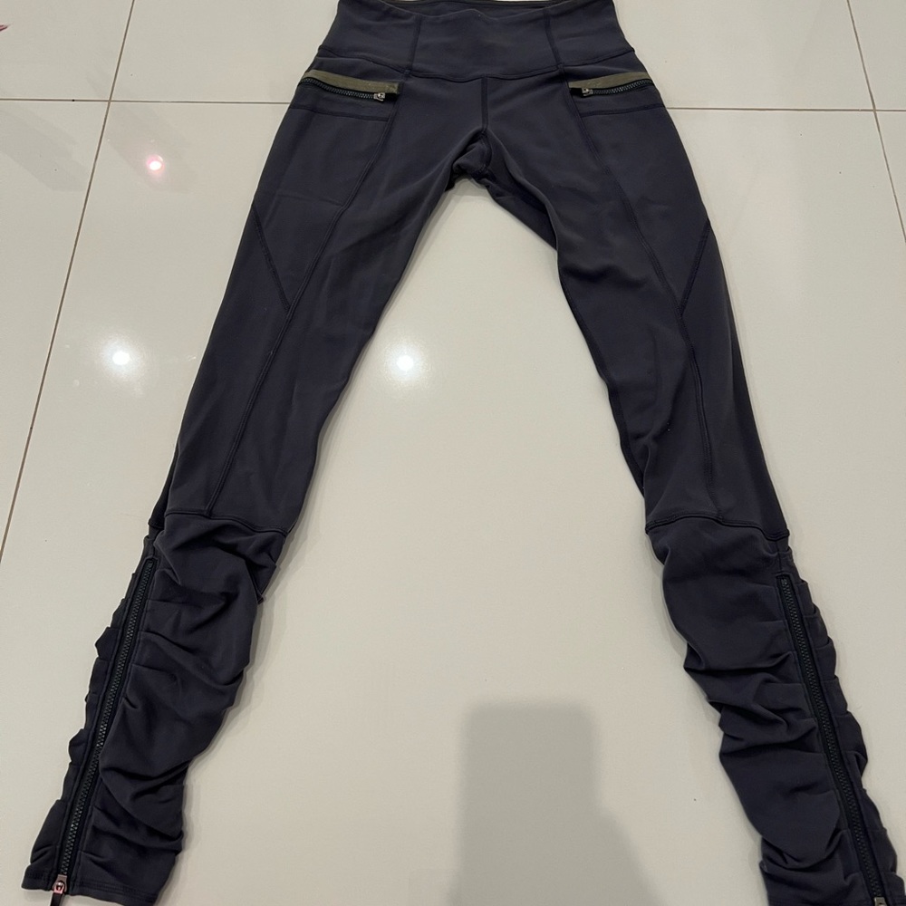 Lululemon legging size 4 Dark Gray